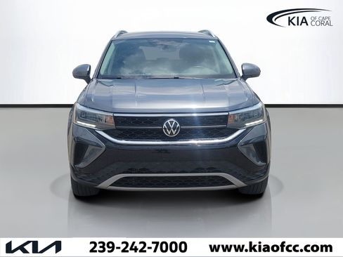 Used 2022 Volkswagen Taos SE AWD/4WD image 2