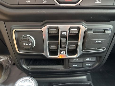 Used 2021 Jeep Gladiator Willys image 72