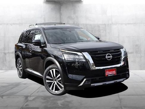 New 2025 Nissan Pathfinder Platinum image 2