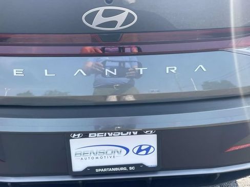 Certified 2025 Hyundai Elantra SE w/ Cargo Package FWD image 7