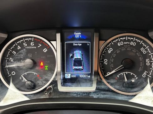 Used 2023 Toyota Tacoma SR5 AWD/4WD image 27