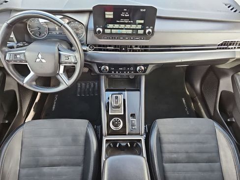 Used 2024 Mitsubishi Outlander SE image 16