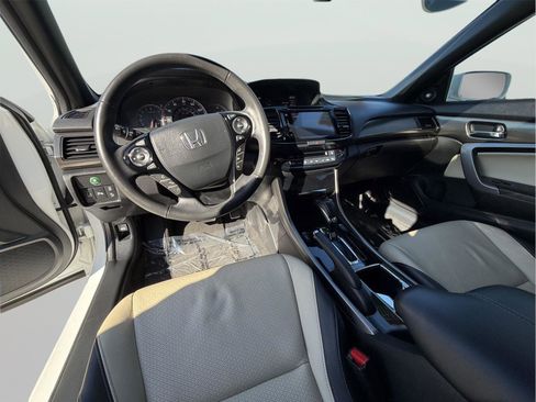 Used 2017 Honda Accord Touring image 16