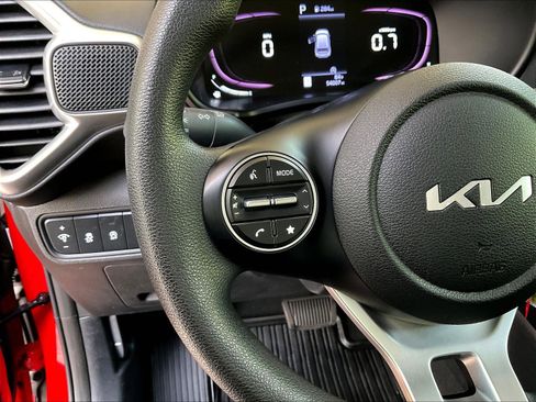 Used 2023 Kia Soul LX FWD image 10