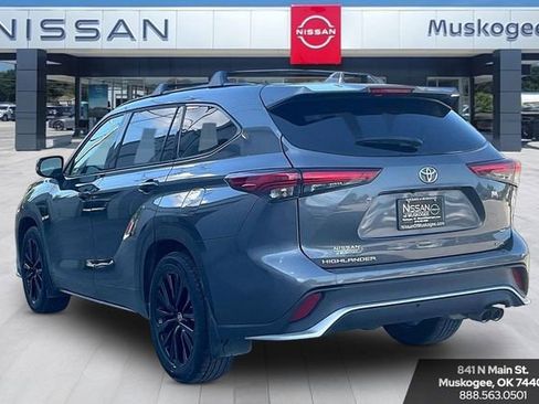 Used 2023 Toyota Highlander XSE FWD image 4