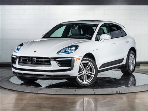 Certified 2025 Porsche Macan image 1