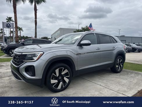 Used 2025 Volkswagen Atlas Cross Sport SE FWD image 1