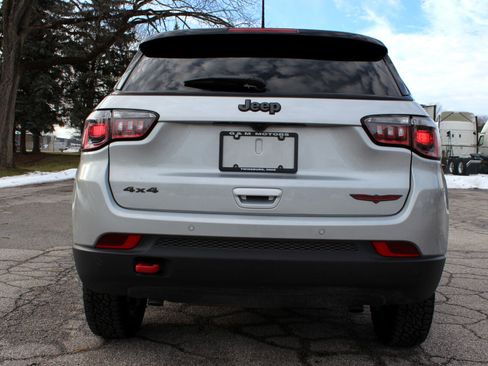 Used 2025 Jeep Compass Trailhawk image 8