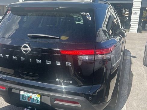 Certified 2024 Nissan Pathfinder SV w/ SV Premium Package image 4