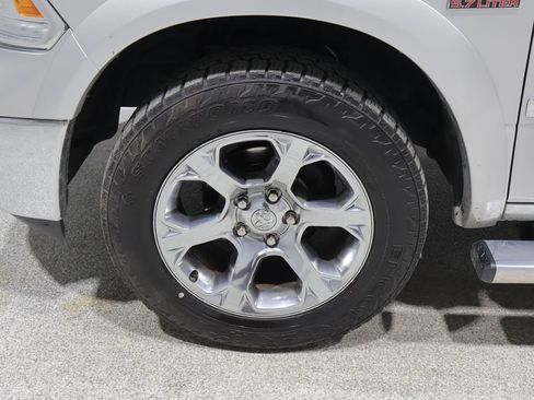 Used 2018 RAM 1500 Laramie AWD/4WD image 9