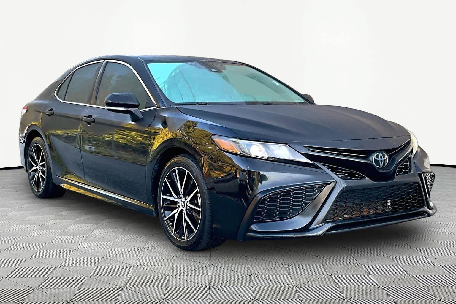 Certified 2023 Toyota Camry SE w/ Convenience Package FWD image 3