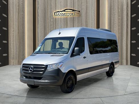 Used 2024 Mercedes-Benz Sprinter 2500 image 3
