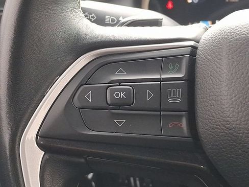 Used 2022 Jeep Grand Cherokee L Laredo AWD/4WD image 19