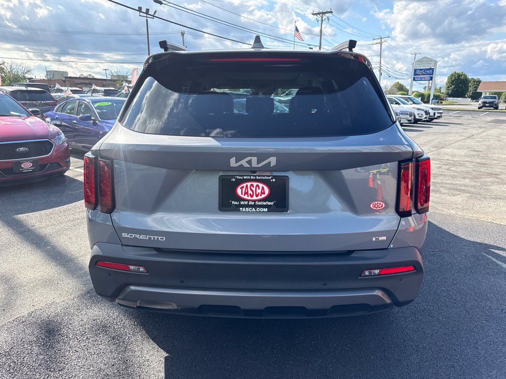 Used 2023 Kia Sorento S w/ Panoramic Sunroof Package AWD/4WD image 6