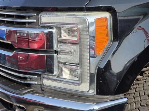 Used 2017 Ford F250 Lariat w/ Lariat Ultimate Package AWD/4WD image 4