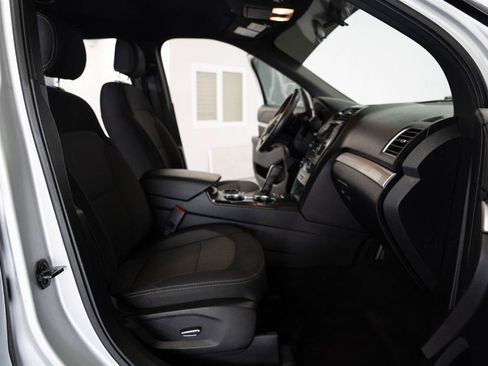 Used 2017 Ford Explorer XLT FWD image 18