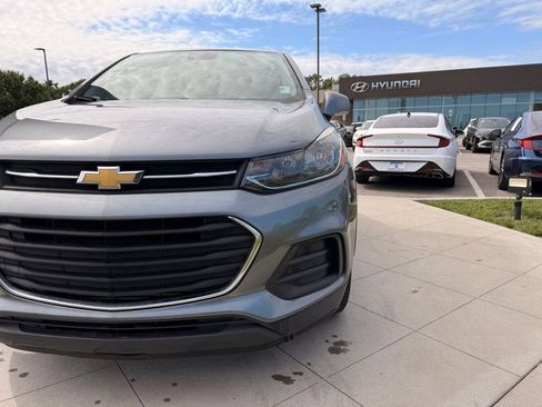 Used 2020 Chevrolet Trax LS w/ Tint and Cruise Package FWD image 9