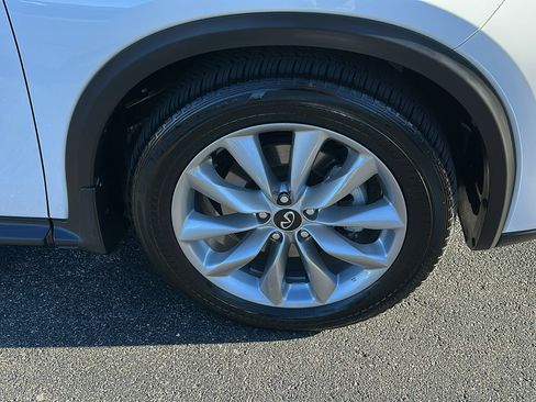 Certified 2021 INFINITI QX50 Luxe image 9