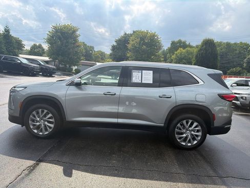 Certified 2025 Buick Enclave Preferred FWD image 2
