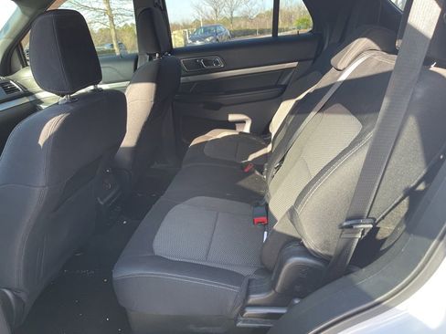 Used 2018 Ford Explorer XLT image 7