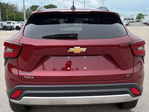Used 2024 Chevrolet Trax LT w/ Driver Confidence Package FWD image 7