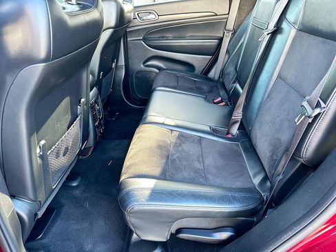Used 2021 Jeep Grand Cherokee Laredo X AWD/4WD image 23