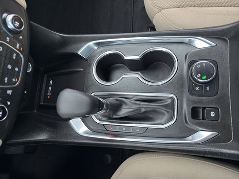 Used 2023 Chevrolet Traverse LT image 23