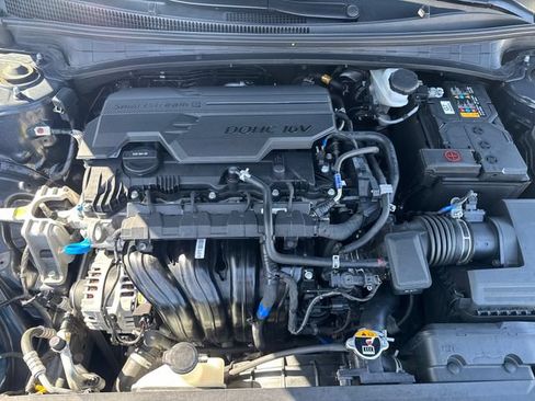 Used 2025 Hyundai Elantra SE FWD image 26