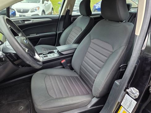 Used 2019 Ford Fusion SE FWD image 9