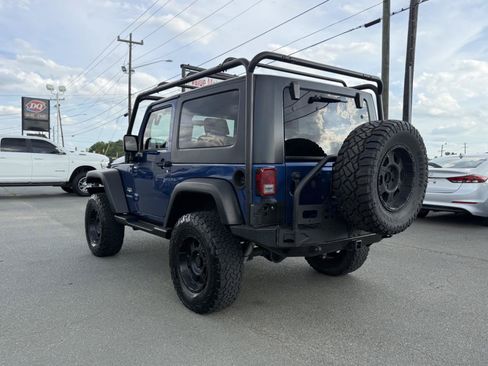 Used 2009 Jeep Wrangler Sahara w/ Dual Top Group AWD/4WD image 4