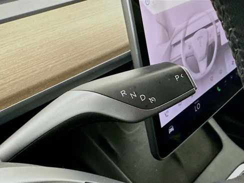 Used 2022 Tesla Model Y Performance image 23