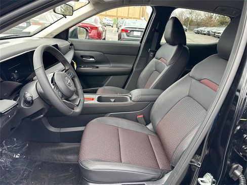 New 2025 Nissan Kicks SR image 9