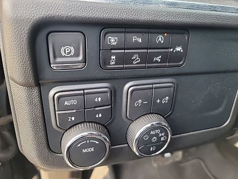 Certified 2025 Chevrolet Suburban Z71 image 14