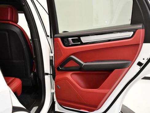 Used 2023 Porsche Cayenne Platinum Edition image 52