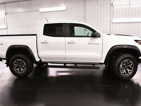 Used 2024 Chevrolet Colorado ZR2 w/ ZR2 Convenience Package III AWD/4WD image 8