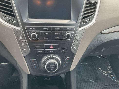 Used 2018 Hyundai Santa Fe SE w/ Cargo Package FWD image 16