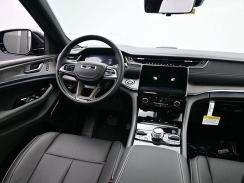 Used 2024 Jeep Grand Cherokee Overland w/ Advanced Protech Group III image 25