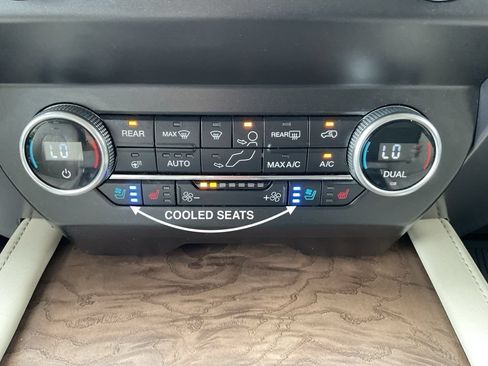 Used 2021 Ford Expedition Platinum AWD/4WD image 18