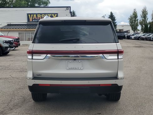 Used 2024 Lincoln Navigator Reserve AWD/4WD image 5