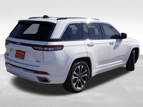 Used 2023 Jeep Grand Cherokee Overland w/ Luxury Tech Group IV AWD/4WD image 5
