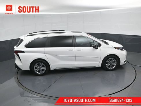 Used 2023 Toyota Sienna XSE w/ XSE Plus Package AWD/4WD image 51