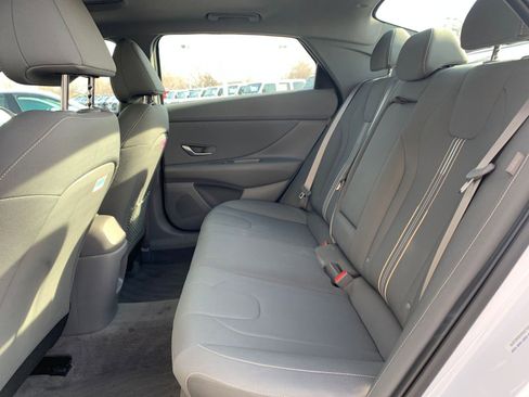 Used 2025 Hyundai Elantra SEL image 23