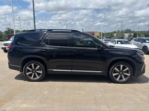 Used 2023 Honda Pilot Touring image 4