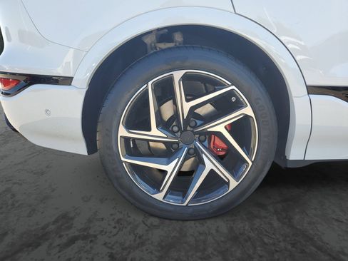 New 2027 Audi SQ6 e-tron Premium Plus AWD/4WD image 5