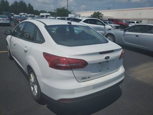 Used 2017 Ford Focus SE FWD image 6