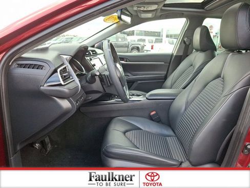 Used 2018 Toyota Camry L image 13