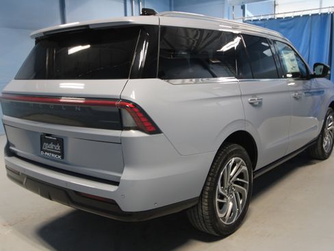 New 2025 Lincoln Navigator Reserve AWD/4WD image 38