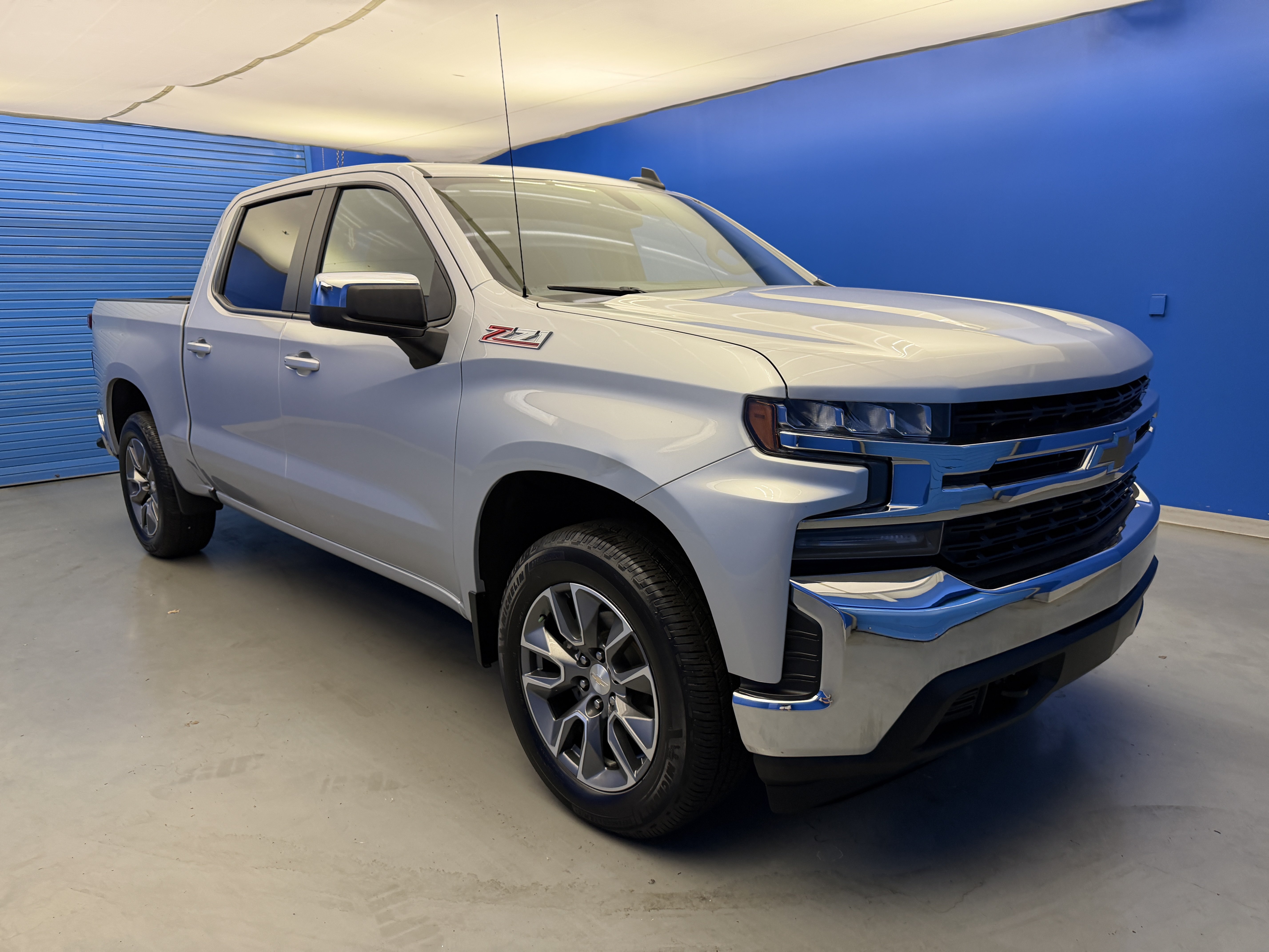Used 2022 Chevrolet Silverado 1500 LT AWD/4WD image 2