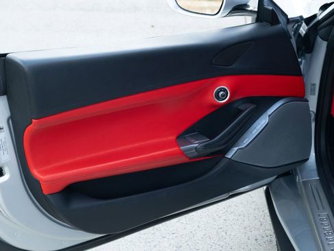 Used 2019 Ferrari Portofino image 30