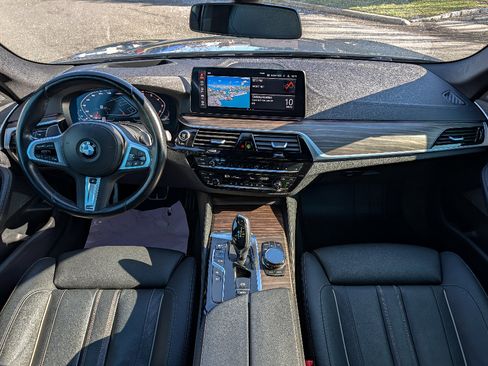 Used 2023 BMW M550i xDrive w/ Executive Package image 25